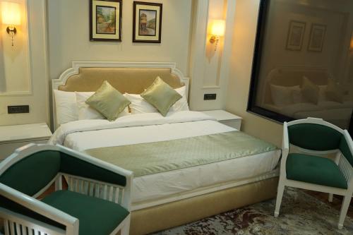 a bedroom with a large bed and a chair at Casa De Bello, Nainital, Near Kainchi Dham in Bhowāli