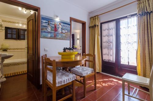 Spacious Villa for 10 with Private Pool near Albufeira