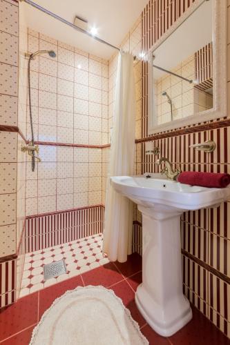a bathroom with a sink and a shower at Videviku Villa Apartments in Tallinn