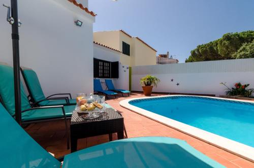 Spacious Villa for 10 with Private Pool near Albufeira