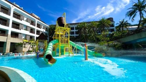 Kolam renang di atau dekat dengan Yoho Beach Resort Kenting