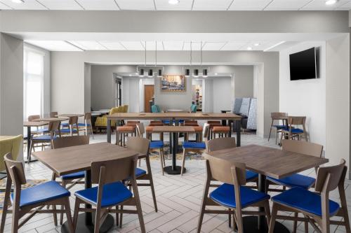 Μια τηλεόραση ή/και κέντρο ψυχαγωγίας στο Hampton Inn Lexington Medical Center, KY