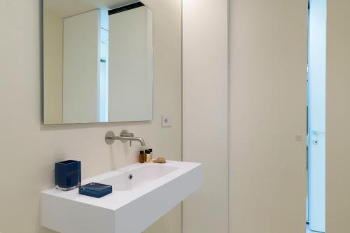 a bathroom with a white sink and a mirror at Gadir in Terrauzza