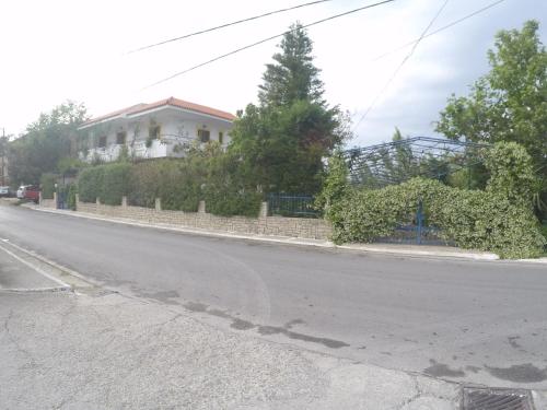 an empty street in front of a house at Apartments Zafiria in Ágios Konstantínos