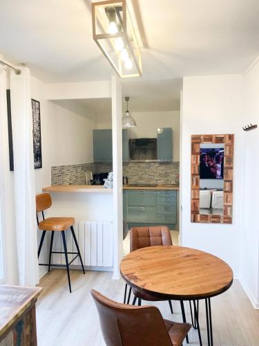 Cosy avec balcon et parking, proche Paris
