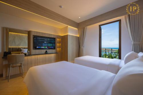 Ένα ή περισσότερα κρεβάτια σε δωμάτιο στο Blessed Hotel Phu Quoc