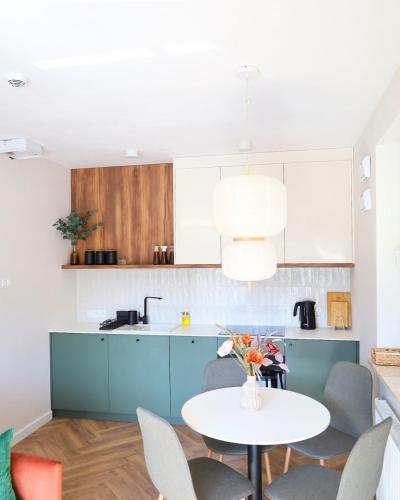 Η κουζίνα ή μικρή κουζίνα στο ZenApart - apartament z parkingiem