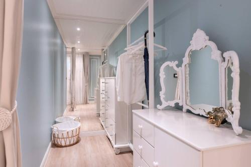 Ένα μπάνιο στο Chic 1BR |5 min BTS, 2 min to spa|500Mbps&bath-tub