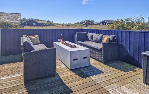 Posezení v ubytování 4 Bedroom Gorgeous Home In Hirtshals