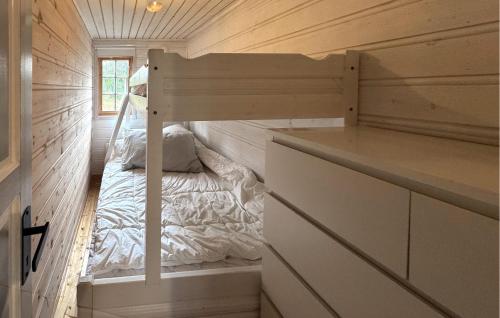 a small bedroom with a bunk bed in a cabin at Nice Home In Østby With House A Panoramic View in Østby