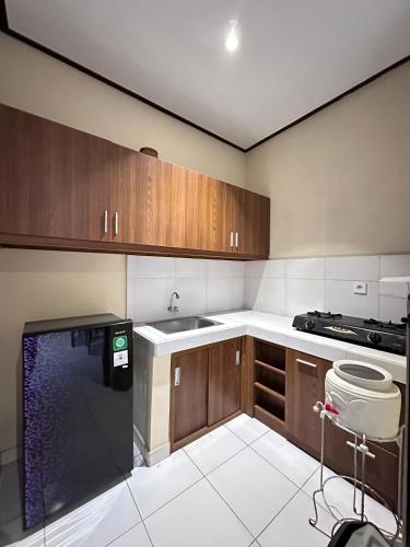Η κουζίνα ή μικρή κουζίνα στο Artha Mulia House
