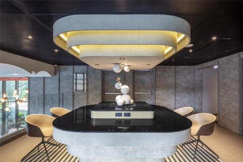 a dining room with a table and a gold ceiling at Best Western Ratchada Hotel in Bangkok