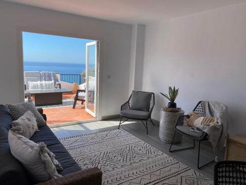 Panoramic Sea & Beach views luxury 2 bedroom Apt