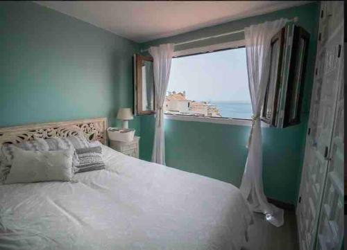 Panoramic Sea & Beach views luxury 2 bedroom Apt
