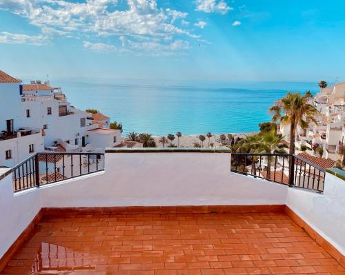 Panoramic Sea & Beach views luxury 2 bedroom Apt
