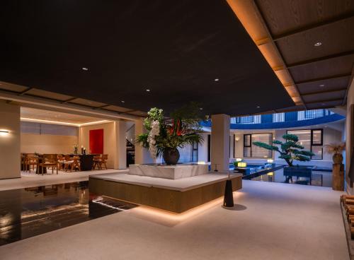 a lobby with a fountain with plants in it at Da Li Yuan Lu Hotel in Dali Ancient Town