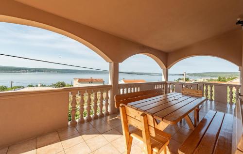 Gorgeous Apartment In Maslenica With Wifi