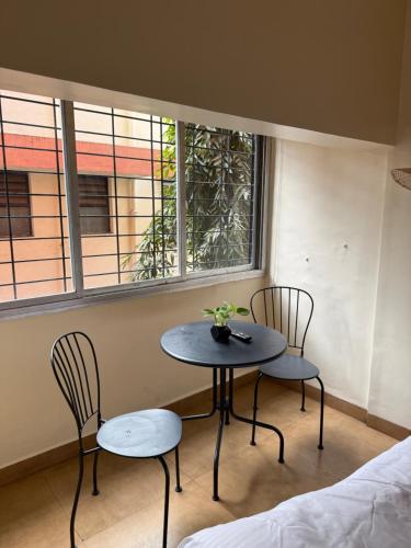 Гостиная зона в OffDuty Hostel Koregaon Park