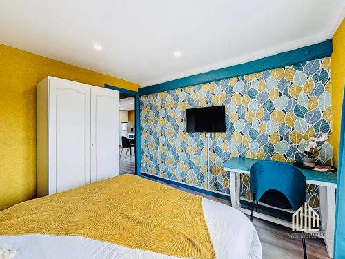 Cama o camas de una habitación en Suite Maëlle - Évasion & Confort