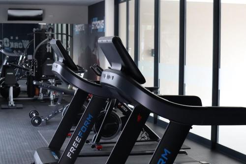 Pusat kecergasan dan/atau kemudahan kecergasan di Luxury Modern Apartment Prime Midrand Location
