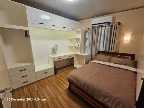 Voodi või voodid majutusasutuse Home in Urban Ayuti 5 min to Lucban Town Proper toas