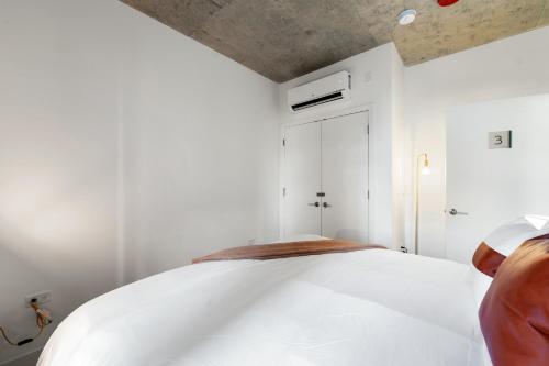 a bedroom with a white bed in a room at 4BR Corporate Suite Central and Modern in Chicago
