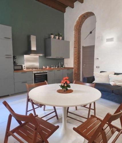 Duomo Porta Romana Direct Up to 5 Guests