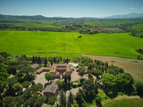 an aerial view of a house in a green field at Agriturismo Pometti - Fattoria La Selva in Trequanda