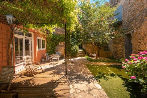 Lagrasse Romantic house, enclosed garden, pool