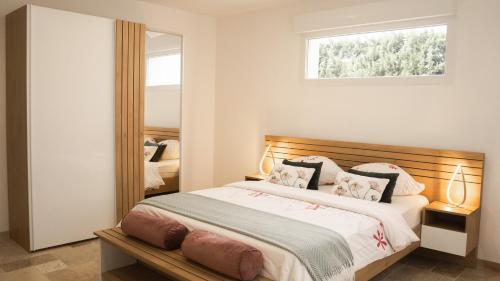 a bedroom with a large bed and a mirror at Pissenlit Une Prairie en Provence in Arles