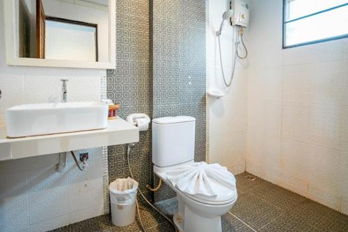 a bathroom with a toilet and a sink at Kasalong Resort and Spa Pattaya in Pattaya Central
