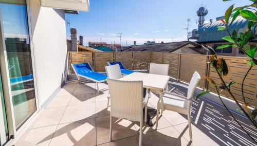 a balcony with a table and chairs on a roof at Hotel Angelo in Caorle