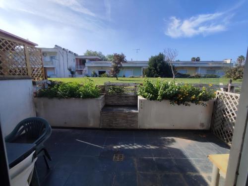 a view of a garden with some bushes and flowers at DiMore Apartments - Salento Low Cost in Lizzanello
