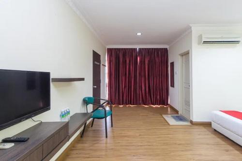 a living room with a large flat screen tv at T P Hotel in Sitiawan