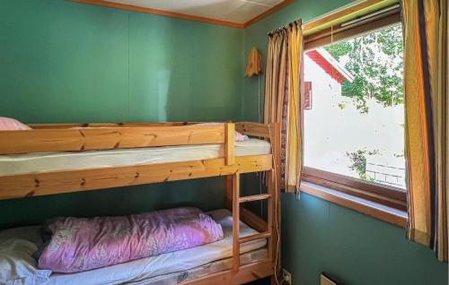 a room with two bunk beds and a window at 3 Bedroom Stunning Home In Sør-Fron in Frya