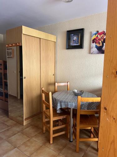 Kuchyň nebo kuchyňský kout v ubytování LCB Apartaments Pas de la Casa