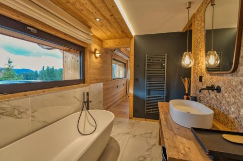 Chalet Cheval Blanc - Les Gets - ski in-out