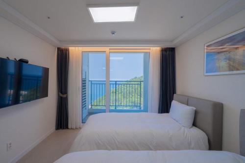 The Ocean by Owners hotel Yangyangにあるベッド