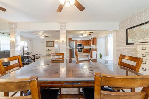 Gallery image of Heated pool short drive to beach in Ormond Beach