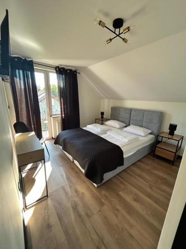 a bedroom with a bed and a ceiling fan at Pokoje Gościnne Dudziński in Leśna