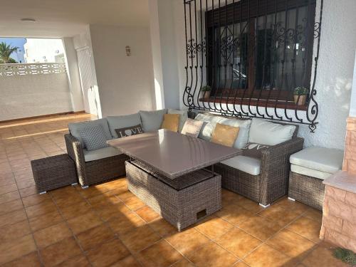 Ruang duduk di Casa en Cabo de Gata con barbacoa y Jardín, cerca de la playa
