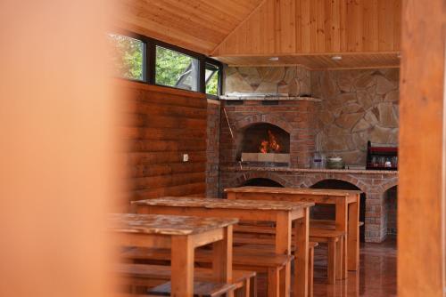 Køkken eller tekøkken på 4 Cottages Georgia Kadeno