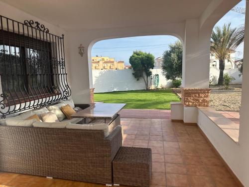Ruang duduk di Casa en Cabo de Gata con barbacoa y Jardín, cerca de la playa