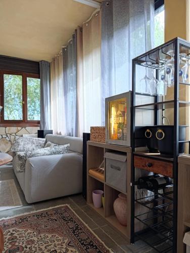 a living room with a couch and a tv at Torricella Hosting in Torricella