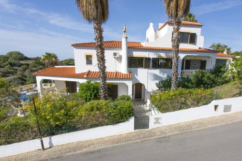 Villa Curva do Monte by Villa Plus