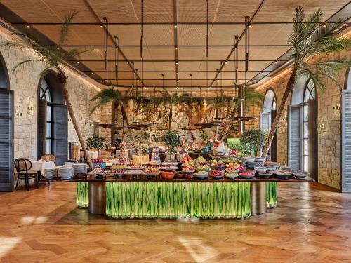 Jídlo v hotelu nebo okolí