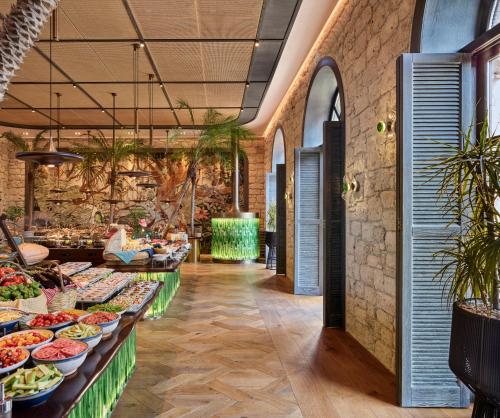 Jídlo v hotelu nebo okolí