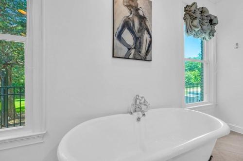 Φωτογραφία από το άλμπουμ του The Wexford French Chateau w Pool στην Αθήνα