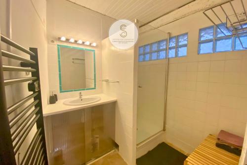 a bathroom with a sink and a mirror at Marmandin Arles centre in Arles
