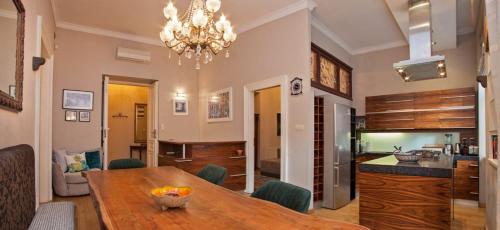 Large Apartment near Castle and Main Square